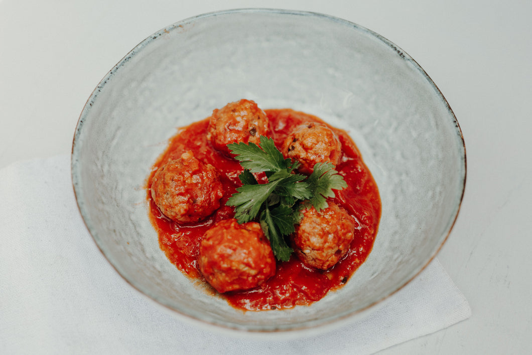 Spanische Hackfleischbällchen in Tomaten-Sherry-Sauce